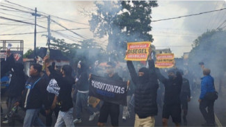 Polisi Temui Tokoh Aremania Usai Demo