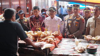 Sidak Bupati Solsel Pastikan Harga Sembako Terkendali