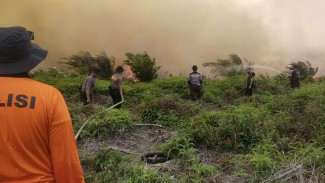 Kabut Asap Kepung Mempawah Akibat Kebakaran Lahan