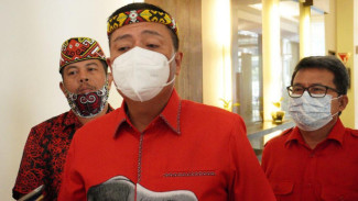 Demo Tolak UU Cipa Kerja Diwarnai Bakar Foto Puan, Lasarus : Mahasiswa Harus Minta Maaf