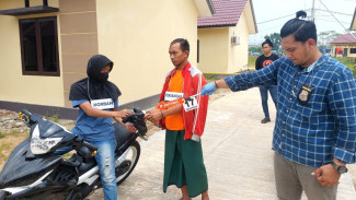 Pelaku Pembunuhan Ibu Muda Jalani Rekonstruksi Gunakan Sarung