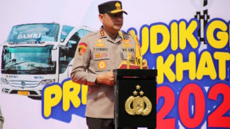 Kapolda Kalbar Melepas Rombongan Mudik Gratis Idul Fitri 1444 H