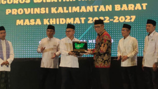 KH Yahya Cholil Staquf Melantik PWNU Kalbar Periode 2022-2027