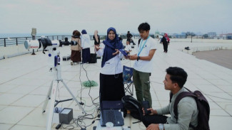 Belajar Rukyatul Hilal, BMKG Gelar Sekolah Lapang Hilal di Kota Padang