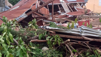 Rumah Pelaku Pencabulan 20 Anak di Pasaman Dihancurkan Warga