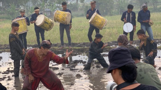 Aktor Dion Wiyoko Syuting Atraksi Silek Lanyah di Desa Wisata Kubu Gadang