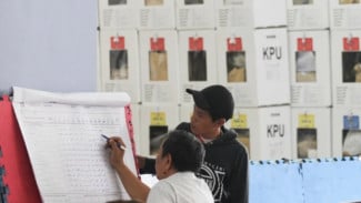 Jokowi Didesak Copot Pj Bupati yang Teken Pakta Integritas Menangkan Ganjar
