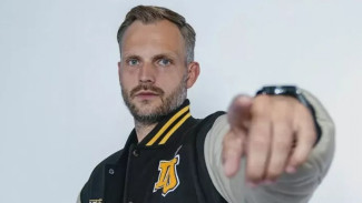 Kiper Dewa United Sonny Stevens Jebol Gawang PSIS