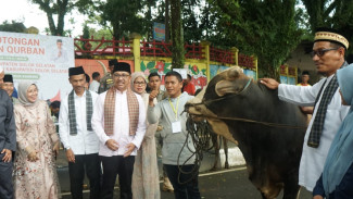 Bupati Solsel Sebut Idul Adha Momen Tingkatkan Taqwa Dan Kepedulian Terhadap Sesama