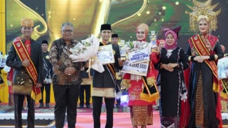 Selamat Margiono dan Novia Didapuk Jadi Duta Wisata Solok Selatan 2024