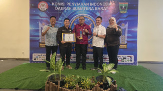 Pemkab Solsel Sabet Penghargaan dari KPID Sumbar