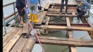 DPUPR Kota Padang Perbaiki Jembatan Gunung Nago yang Rusak