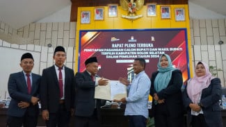 KPU Solok Selatan menetapkan Pasangan Calon Nomor 1, Khairunas dan Yulian Efi menjadi pemenang dalam Pemilihan Kepala Da