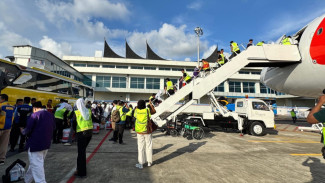 Ratusan Calon Jemaah Haji Embarkasi Padang Mengawali Perjalanan Suci ke Baitullah