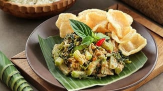 Lotek: Harmoni Rasa Sayuran dan Gurihnya Bumbu Kacang yang Menggoda