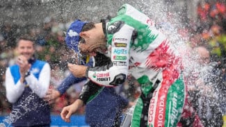 MotoGP Prancis: Johann Zarco Menang Usai Berjudi dengan Ban Basah
