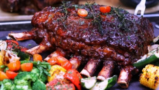 Kambing Guling: Aroma Menggoda, Rasa Memikat, Sajian Istimewa di Setiap Perayaan