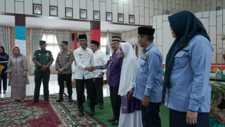 Wabup Solsel Lepas Keberangkatan 35 Jemaah Calon Haji ke Tanah Suci