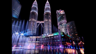 Ikon Kemegahan Malaysia: Menelisik Keindahan dan Signifikansi Menara Kembar Petronas