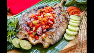 Nikmat Ikan Bakar dan Segarnya Mentimun: Kombinasi Rasa atau Khasiat Kesehatan?