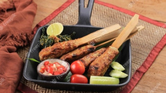 Sate Lilit Bali: Harmoni Rempah, Cita Rasa Daging, dan Filosofi Kuliner Pulau Dewata