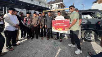 Wali Kota Bukittinggi Terima Sapi Qurban dari Telkomsel, Diserahkan ke Masjid Jami' Birugo
