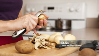 Jangan Dibuang! Kulit Kentang: Rahasia Pupuk Organik Ajaib untuk Tanaman Anda