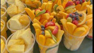 Seni Memotong Buah: Dari Gerobak Sederhana ke Bisnis Milyaran Berkat Tampilan yang Menggugah Selera