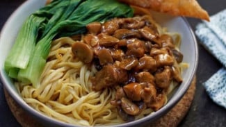 Resep Mie Ayam Rumahan, Gurih Manis ala Abang-Abang yang Mudah Dibuat