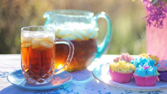 Sering Minum Es Teh Saat Makan? Waspada Efek Samping Ini!