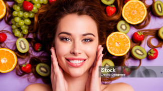 Rahasia Rambut Bebas Lepek dan Ketombe: Jangan Bolong Makan Buah!