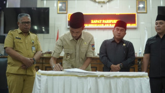 Pemkab Solsel Sampaikan Nota Pengantar Rancangan Perubahan KUA dan PPAS APBD 2025 ke DPRD
