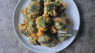 Daun Singkong Naik Kelas: Kreasi Rolade dan Keripik Lada Jadi Primadona Kuliner Baru