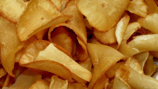 Di Balik Keripik Singkong, Ada Kisah Rasa Legendaris yang Selalu Dirindukan