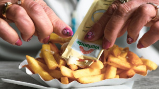 Fenomena Food Vlogger: Dari Hobi Mencicipi Makanan Menjadi Profesi yang Menggerakkan Industri Kuliner