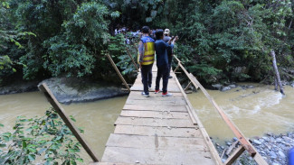Andre Rosiade Pastikan Pemerintah Prabowo Bakal Bangun Jembatan-Jalan Rusak di Pasaman