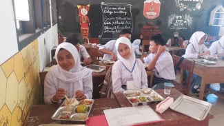 Program Makan Bergizi Gratis Dimulai, 4.602 Pelajar Solok Selatan Jadi Penerima Manfaat
