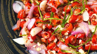 Dramatis, Pedas, dan Gurih: Mengapa Sambal Matah Jadi Bintang di Industri Kuliner