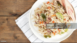 Rahasia Rasa Unik Ayam Suwir Kecombrang dari Dapur Tradisional Indonesia