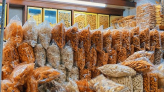 Bukan Cuma Rendang, Ini Oleh-Oleh Minang yang Bikin Ketagihan: Kisah di Balik Renyahnya Kipang Kacang
