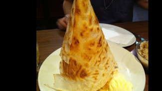 Roti Tissue: Tipis, Renyah, Menjulang, dan Super Fotogenik