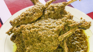 Rahasia Kenikmatan Gulai Itiak Lado Mudo: Proses Masak Lambat yang Menggoda