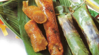 Bukan Hanya Rendang: Menggali Kisah Lompong Sagu, Kue Legendaris Minang Berbahan Unik yang Mulai Ditinggalkan