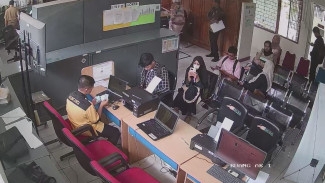 Ratusan Pencaker di Kota Padang Serbu Disnakerin Buat Urus Kartu Kuning