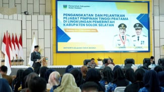 Bupati Khairunas Rombak Pimpinan, 16 Pejabat Tinggi Solok Selatan Dilantik dan Diperintahkan Bekerja Lebih Kencang