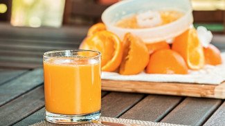Siap Tempur Lawan Hujan! Kenapa Minum Jeruk Hangat Lebih Baik daripada Jeruk Dingin untuk Daya Tahan Tubuh?