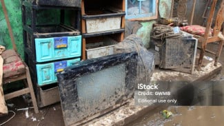 Dilema Kulkas dan TV Terendam: Trik Mengamankan dan Mengecek Peralatan Elektronik Setelah Banjir, Kapan Harus Dibuang?