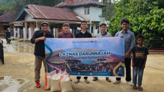 Laznas Darunnajah Salurkan Bantuan Untuk Korban Banjir Tanah Datar, Fokus Pada Santri Tahfidz