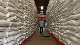 Dukungan Logistik Darurat: Bulog Kirim 20 Ton Beras Via Udara untuk Korban Bencana di Bener Meriah dan Aceh Tengah