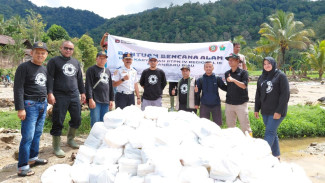 Serikat Pekerja PTPN IV Riau Regional III dan BPC Salurkan Bantuan untuk Korban Banjir Bandang di Agam